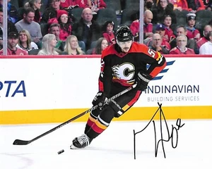 MacKenzie Weegar Signed 8x10 Photo Calgary Flames Autographed COA B - Bild 1 von 1