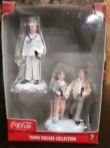Coca-Cola Town Square Collection Issue 2004 Set of 2 Figurines - Sailor & Couple - Picture 1 of 7