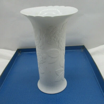 Kaiser Biskuit Porzellan Vase Überfang – M. Frey „Blüten Blumen“ 25,5x15,5 cm - Bild 1 von 4