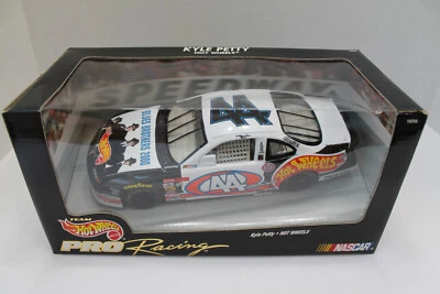 Hot Wheels Pro Racing 1:24 #44 KYLE PETTY Blues Brothers 2000 Car - Image 1 of 4