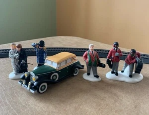 Dept 56 - "Steppin' Out On The Town" 5er Set - Heritage Village - Bild 1 von 4