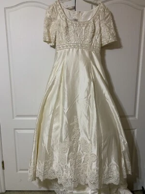 Alfred Angelo 婚礼礼服短袖 18 码 — 第 1/4 张图片