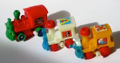 Juguetes de cuerda locomotora vintage de Mickey Mouse, pitufo y genéricos. 3 en total. Foto 1 de 4