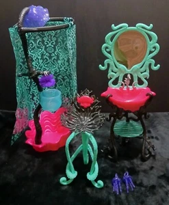 Monster High Laguna shower Vanity Chair wirh Accessories 2012 - Picture 1 of 11