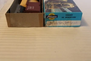 HO Scale Athearn, 50' Box Car, New York Central Early Bird, Brown #46869 - Picture 1 of 3
