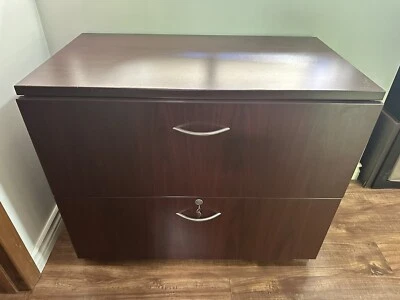 Archivador lateral de 2 cajones con cerradura Foto 1 de 2