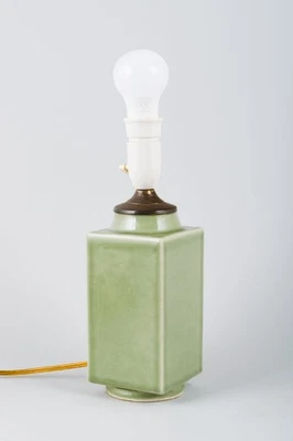 Lampada cinese in ceramica con attacco in ottone. Smalto Celadon. XX secolo - Immagine 1 di 4