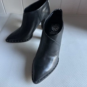 NWOB~ Vince Camuto Black Boots Silver Studs Heels Size 7.5 VC-Faythes Leather - Picture 1 of 10