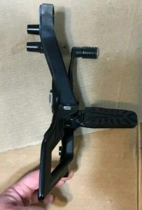 KTM RC390 ESTRIBA DERECHA ENGRANAJE FRENO PEDAL ESTRIBA SOPORTE MONTAJE 15 - 19 - Imagen 1 de 6