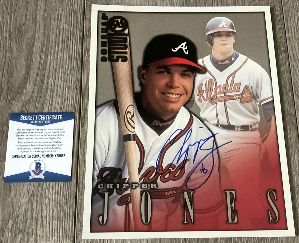 CHIPPER JONES SIGNED ATLANTA BRAVES 1998 DONRUSS STUDIO 8x10 PHOTO & BECKETT COA - Image 1 of 1