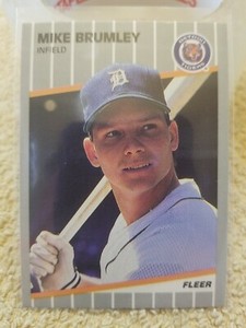 1989 Fleer Update Mike Brumley #U-30 Detroit Tigers Rookie RC Infield Bats both