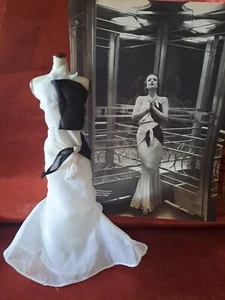 VESTIDO BARBIE JOAN CRAWFORD VESTIDOS INOLVIDABLES - ENVIO CERTIFICADO INCLUIDO - Imagen 1 de 3