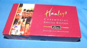 BRITAINS 40214 HAMLEYS SPECIAL EDITION IRISH GUARDS UNFURLING THE COLORS - Picture 1 of 2