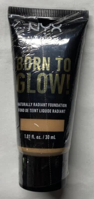 Base de maquillaje profesional NYX Born To Glow naturalmente radiante, bronceado neutro Foto 1 de 3