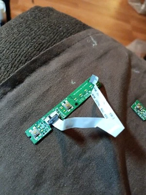 JBL 翻盖 3 便携式蓝牙扬声器部件替换件(电源按钮和条带)  — 第 1/2 张图片