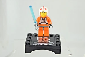 Lego Star Wars Luke Skywalker 20 Year Anniversary Figur mit Ständer - Bild 1 von 2