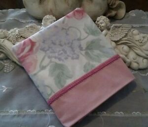 COUNTRY COTTAGE CHIC & SHABBY PINK ROSE/BLUE HYDRANGEAS PINK PIPING PILLOWCASE