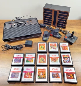 Paquete de consola, juegos y más Atari 2600 Darth Vader Black Edition *SIN PROBAR* - Imagen 1 de 18