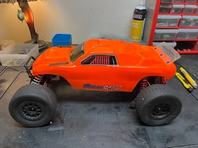 Traxxas Rustler 2x2 cepillado ¡Gran regalo para niños! ¡Completo funciona muy bien! Foto 1 de 4