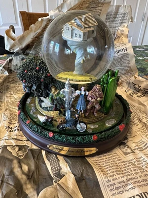 Wizard of Oz Water Globe Bradford Exchange 'Somewhere Over The Rainbow’ WORKS - Image 1 of 4