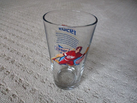 DETROIT RED WINGS COLLECTIBLE PINT  BEER DRINK GLASS 1950's DECADE * Cover