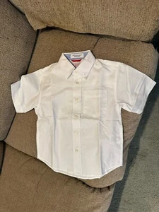 IZOD boys Short Sleeve Solid Oxford button down shirt White, BOYS Large - Picture 1 of 3