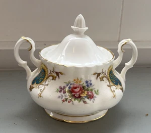 Royal Albert England Berkeley - Lidded Handled Sugar Bowl. - Picture 1 of 5