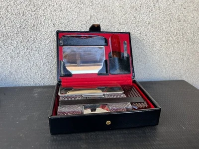 Nécessaire de toilette ancien en coffret - Photo 1/4