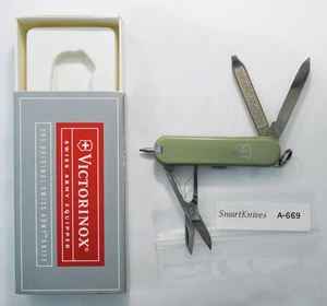 Coltello svizzero firmato Victorinox (verde salvia). Ritirato, nuovo imballato nuovo con scatola #A669 - Foto 1 di 5