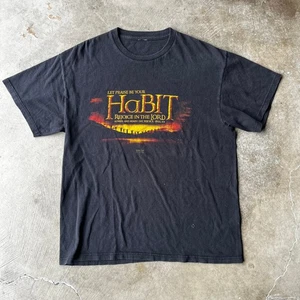 VINTAGE HOBBIT PARODIE JESUS T-SHIRT RELIGIÖSE BIBEL VERBLASSTE GRAFIK PASSFORM HERREN LARGE - Bild 1 von 5