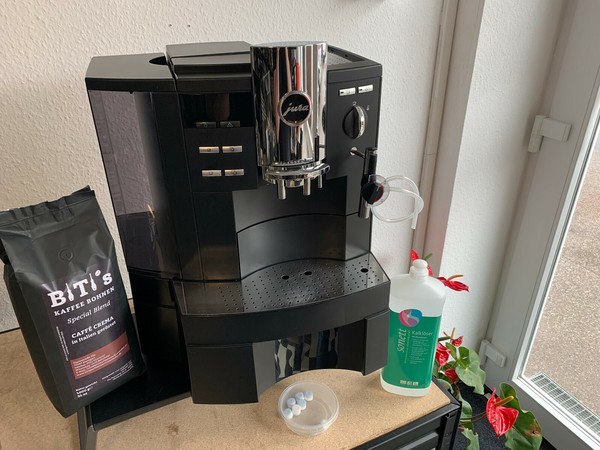 Coffee machine Jura J9 One Touch Chrome + 1 year warranty + starter package Photo Related