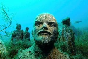 WW2 Russian Soviet POSTER Submerged Statue of LENIN and other Very Neat Buy Now! - Picture 1 of 1