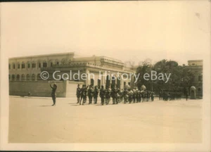 WW2 ERA REAL PHOTO TAKEN EGYPT CAIRO 1941 MILITARY BAND MARCHING MARCH MUSIC  - Foto 1 di 2