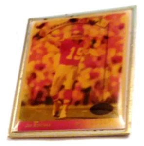 KC Chiefs Pins RARE 1993-4 Kansas City Chief Joe Montana Pass Photo Pin NFL Pin - Picture 1 of 3