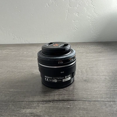 Объектив Sony DT 30 мм f2.8 Macro SAM SAL30M28 с крышками объектива - Изображение 1 из 4