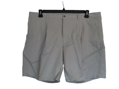 Pantalones cortos plisados Stone Covington para hombre. Talla 44. 60% algodón/40% poliéster. Foto 1 de 4