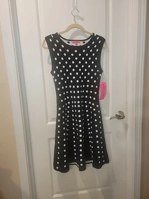 Nuevo con etiquetas Vestido Suéter Betsy Johnson M Negro Blanco Lunares Dobladillo Columpio Acampanado  Foto 1 de 4