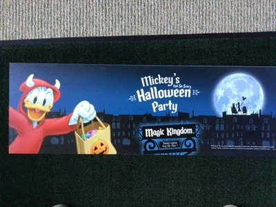 WALT DISNEY WORLD MICKEYs HALLOWEEN FIESTA AUTOBÚS TRANVÍA SEÑAL UTILERÍA EXHIBICIÓN Foto 1 de 3
