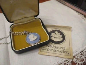 Vintage Sterling silver wedgwood blue cameo pendant necklace in orig. box - Picture 1 of 8