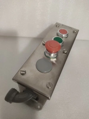 Allen-Bradley 800R-4HZ4 Stainless Enclosure w/ Pushbuttons & E-Stop – NEMA 4X... - Image 1 of 4