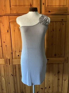 Top de un hombro N. Everyday Fashion gris claro con flor 3D - ¡NUEVO! - Imagen 1 de 8