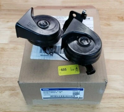 NEW 2017-2019 Ford F250,F350 Super Duty Dual Note Horn / Horns & Bracket,OEM Foto 1 de 2