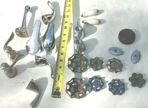 LOT OF 22 VINTAGE PLUMBING VALVE HANDLES / KNOBS INDUSTRIAL ARTS / CRAFTS -USED Cover
