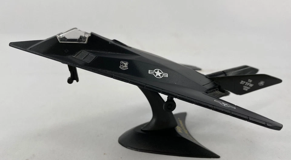 Maisto Tailwinds F-117A NIGHTHAWK With Stand Vintage 2001 - Image 1 of 4