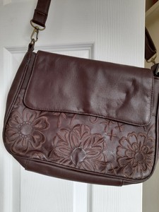 brown bolsauette shoulder bolsa