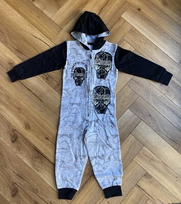Pijama de una pieza de manga larga gris y negro Star Wars para niños PJS NUEVO CON ETIQUETAS 5-6 años Foto 1 de 4