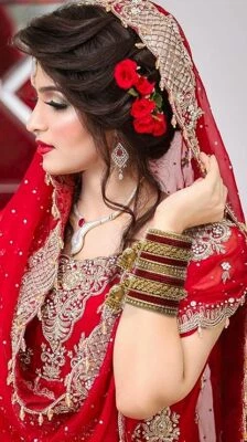 Brazaletes de boda antiguos colgantes enchapados en oro de metal de primera calidad regalo Diwali Foto 1 de 4