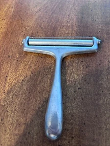 Vintage Käsehobel Taiwan Metalldraht klein 4,5" mal 3,5" - Bild 1 von 5