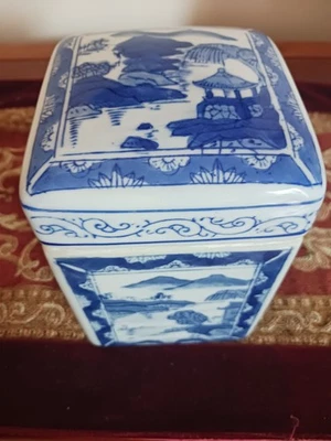 Lovely 4×6" High Chinese Signed Porcelain Box With Lid - Imagem 1 de 4