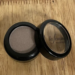 La Femme Cosmetics Makeup Ultra Pearl Eye Shadow 0.07 oz BROWN Brand New - Picture 1 of 3